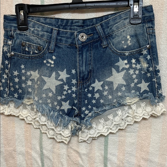 DAVI & DANI Pants - ⭐️🌻⭐️🌻NWOT Starry Denim Lace Trim Women's Shorts